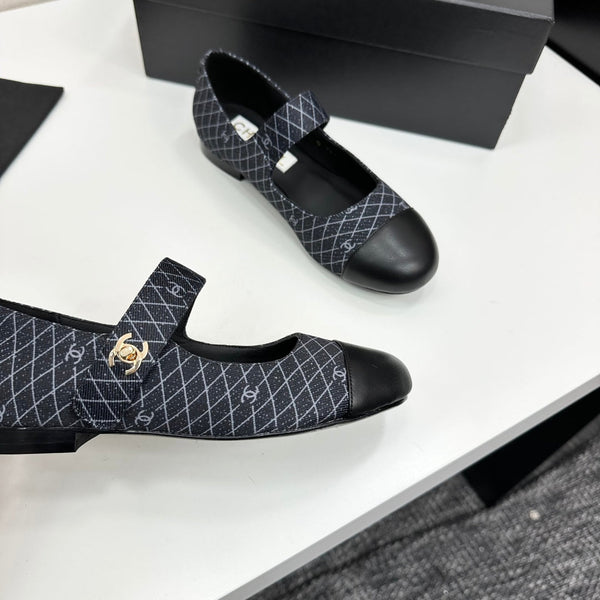 CC25 Mary Janes Black Fabric And Cowhide 352510