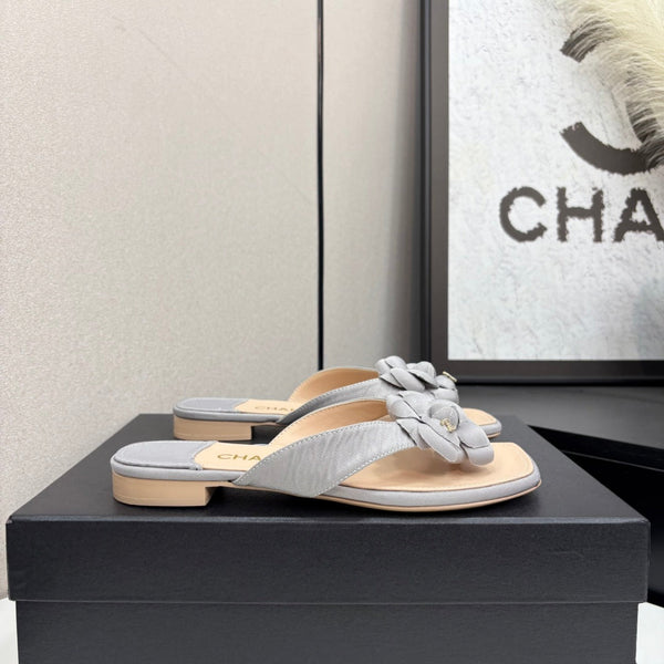 CC 25 Camellia Thong Sandals Grey Beige Sheepskin And Fabric 368837
