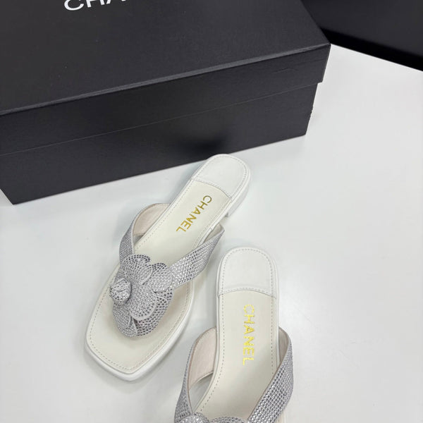 CC 25 Camellia Thong Sandals Silver Stone Grain And Sheepskin 368833