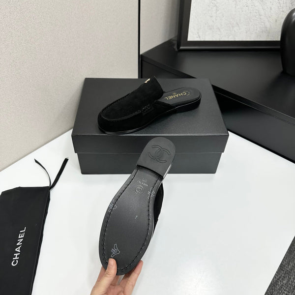 CC SS 2026 Pre Loafer Sandal Black Suede 630502