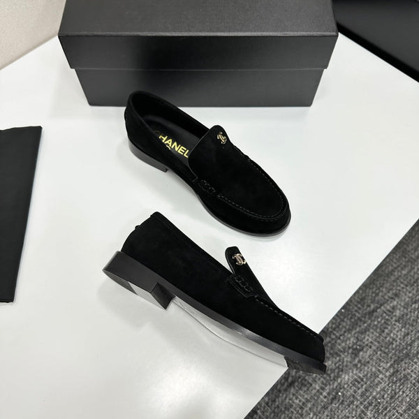 CC SS 2026 Pre Loafer Black Suede 630473