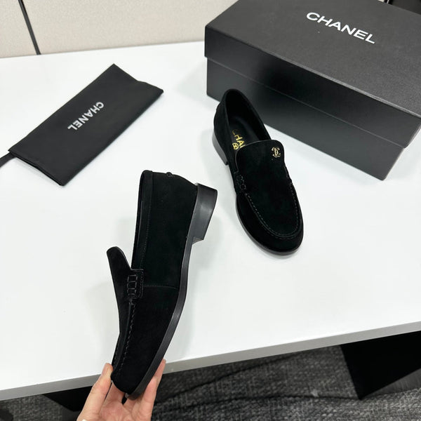 CC SS 2026 Pre Loafer Black Suede 630473