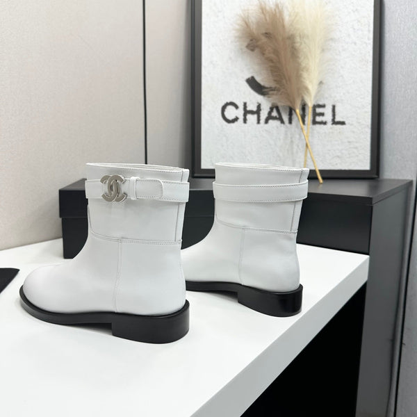 CC FW 2026 Ankle Flat Boot White Cowhide 925673