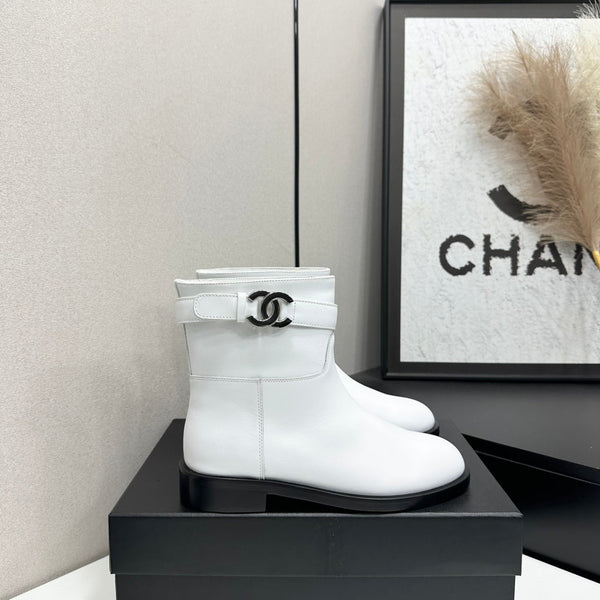 CC FW 2026 Ankle Flat Boot White Cowhide 925673