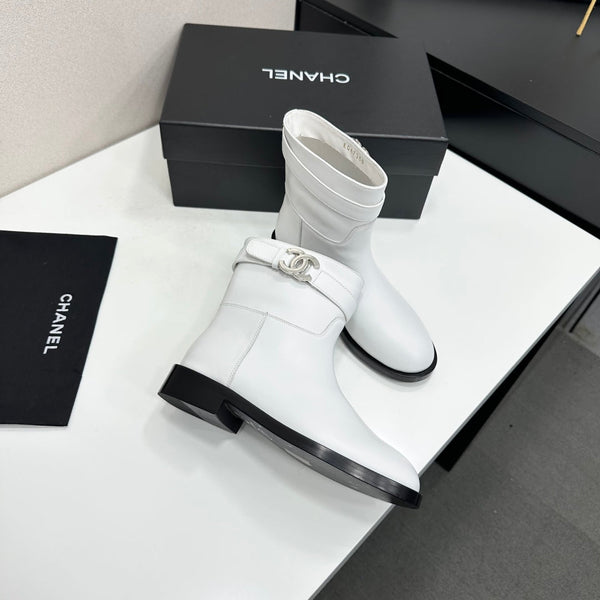 CC FW 2026 Ankle Flat Boot White Cowhide 925673