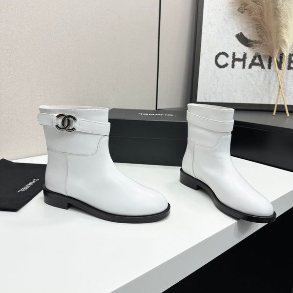 CC FW 2026 Ankle Flat Boot White Cowhide 925673