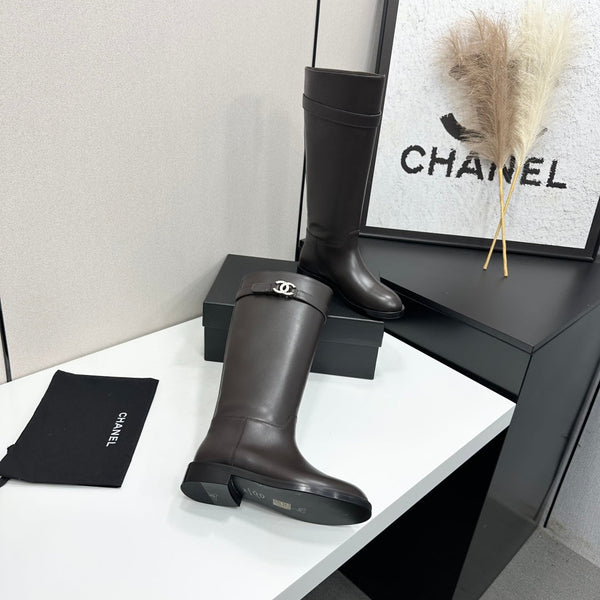 CC FW 2026 Long Flat Boot Dark Coffee Cowhide 925680