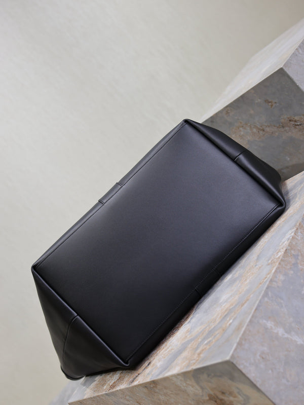 Y Tote Bag Black Cowhide