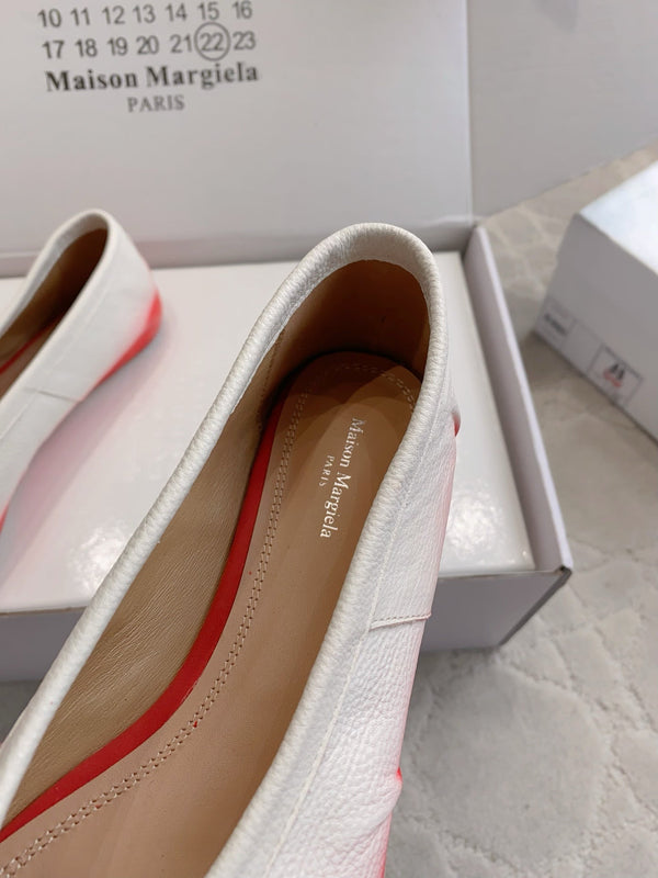 Maison Margie Split-Toe Ballet Flats Red White Cowhide 724743