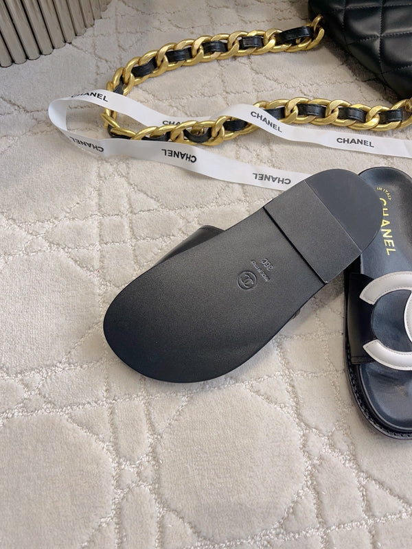 CC Logo Slide Black Lambskin 723797