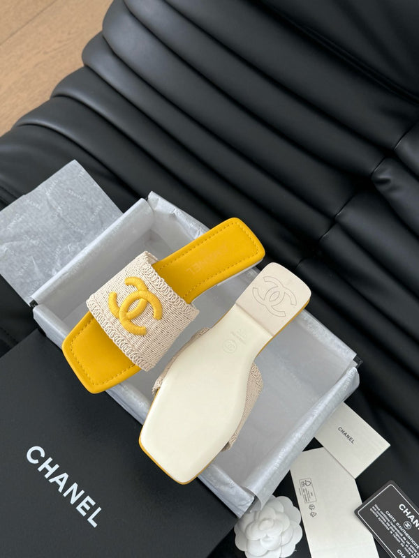 WOVEN SLIDE IN RAFFIA AND LIGHT YELLOW LAMBSKIN