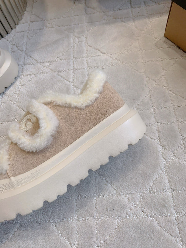 UGG Tazz Slipper Loafers  Beige  Suede and Fleece 516905