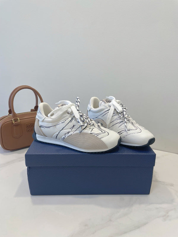 CD 26s D-Sketch Grey White Suede Sheepskin 908096