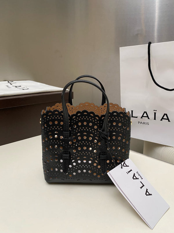 MINA 16 BAG IN BLACK VIENNA WAVE CALFSKIN