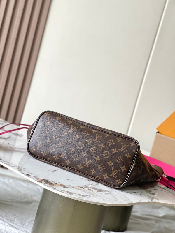 Reversible Neverfull MM 31 Inside Out Dark Pink Handle