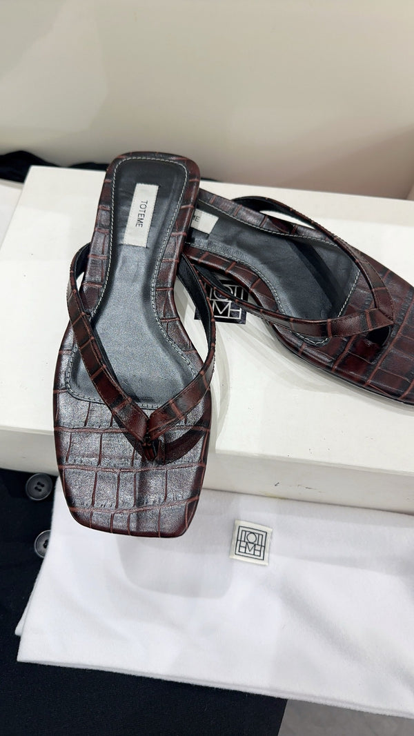 Totem Thong Sandals Burgundy Croc-Effect Leather 751655