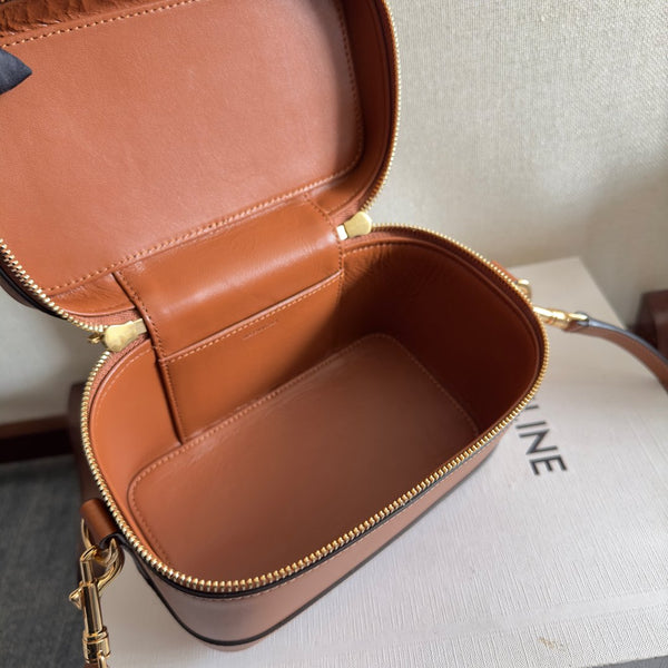 VANITY 18 IN SADDLE BROWN SMOOTH CALFSKIN GOLD HARDWARE