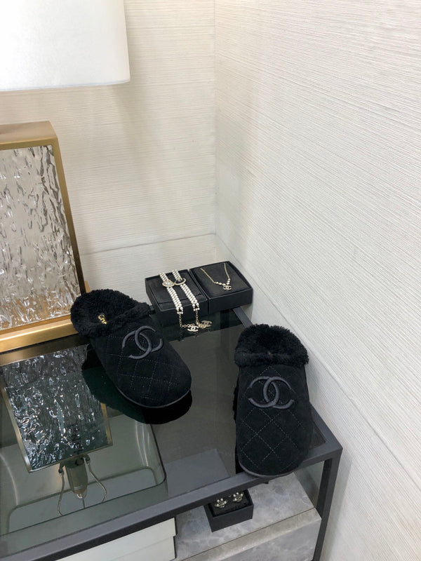 CC 26s Mules Black Quilted Suede Shearling 970153