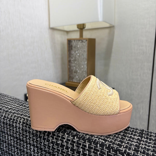 CC 26s Platform Slide Beige Raffia Sheepskin 688702