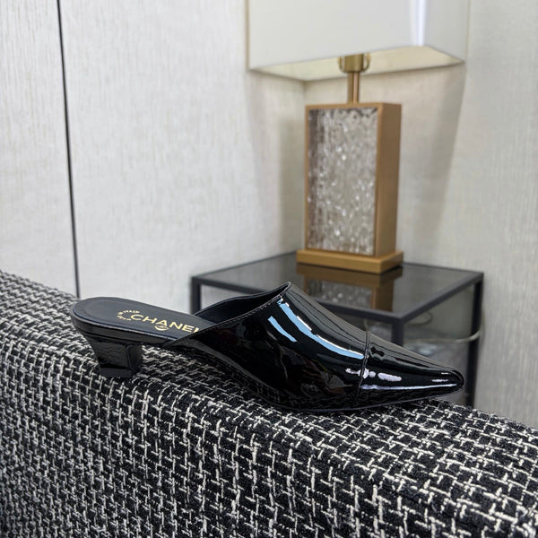 CC 2026 Pointed Toe Mule 4cm Black Patent Leather 688711