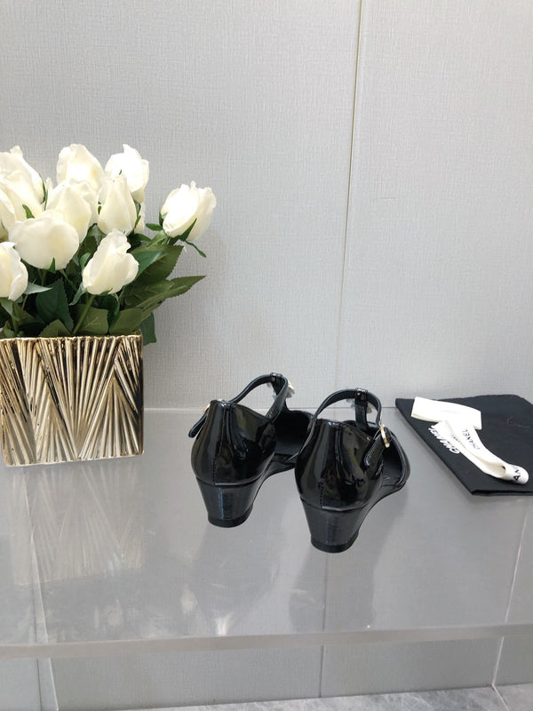 CAMELLIA CAP JANE SANDALS IN BLACK LAMBSKIN