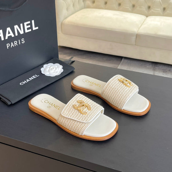CC Logo Mule Sandal 10mm White Lambskin 610370