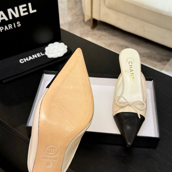 CC 26s Métiers d'Art Pointed-Toe Mule Cream Black Sheepskin 700617