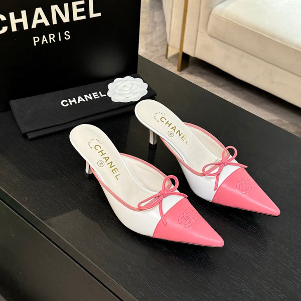 CC 26s Métiers d'Art Pointed-Toe Mule White Pink Sheepskin 700620