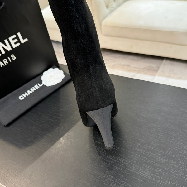 CC Gabrielle Chanel Boots 8.5cm Black Suede Black Fabric
