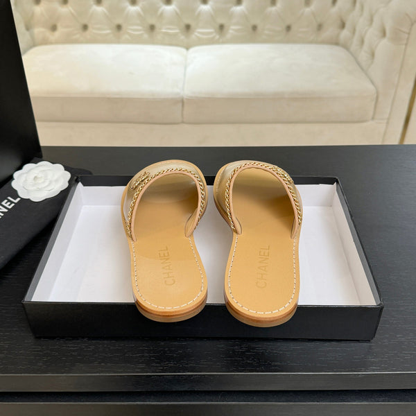 CC 26C Double C Chain Cross Beige Sheepskin