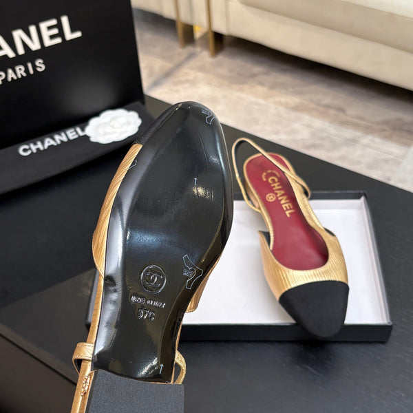 CC 26s Classic Slingback Flat Gold Black Patent Leather 907640