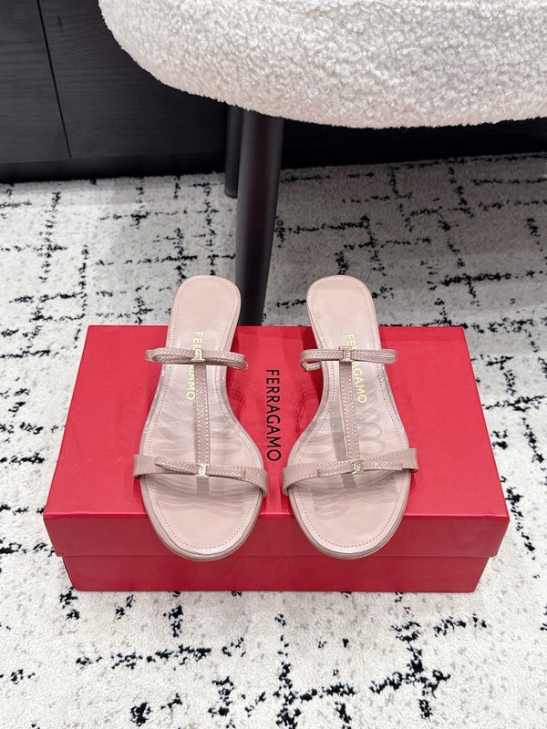 FG 26s T-strap Slippers Light Pink Leather 923515
