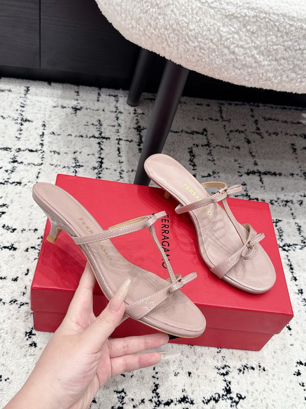 FG 26s T-strap Slippers Light Pink Leather 923515