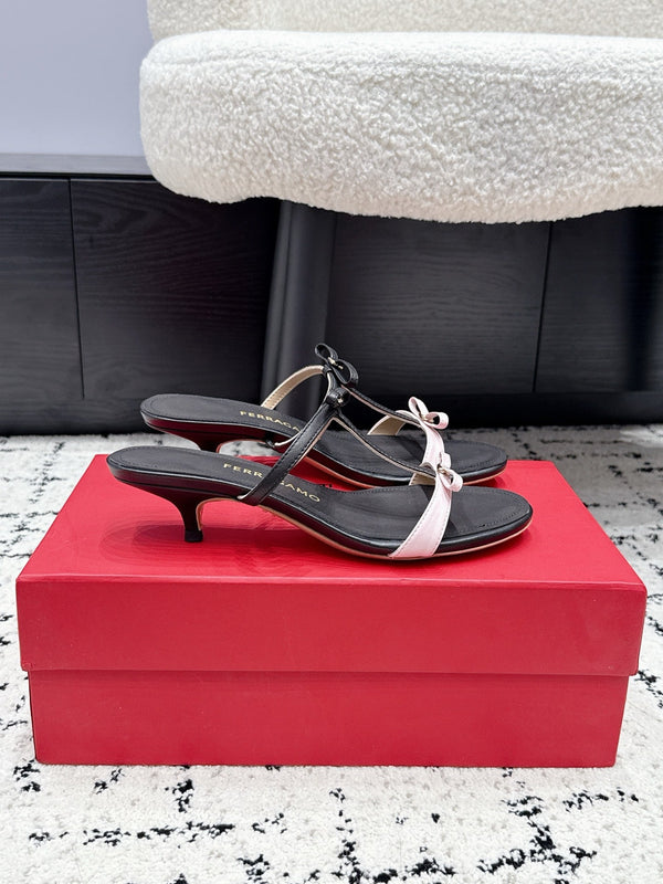 FG 26s T-strap Slippers Black Leather 923516
