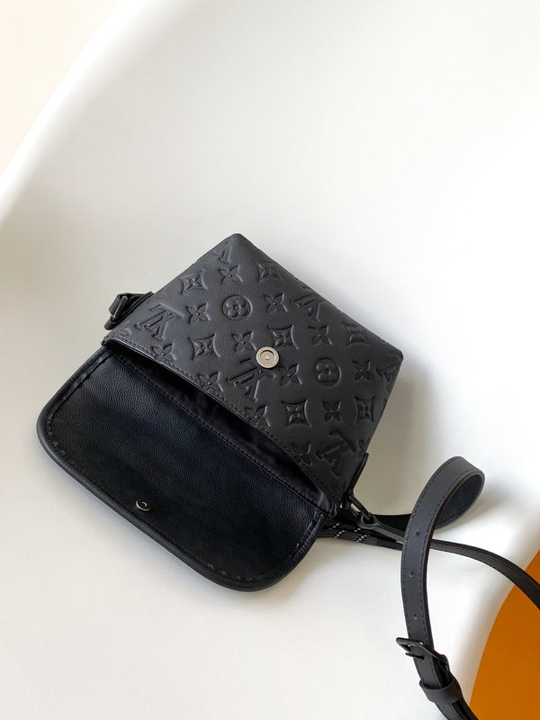 LV Pulse Wearable Wallet 22.5cm Black Monogram Shadow embossed calfskin