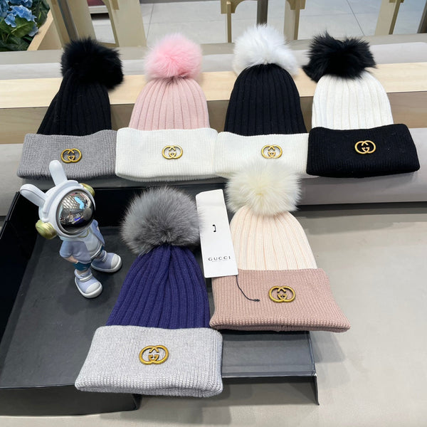 BEANIE HAT IN BLACK MIX WHITE WOOL AND FOX FUR 422524