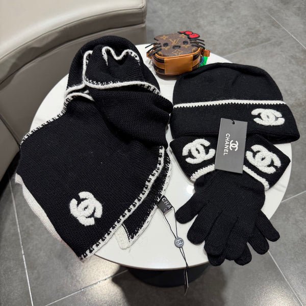 CC Hat Scarf Gloves Set White Black Kni470400