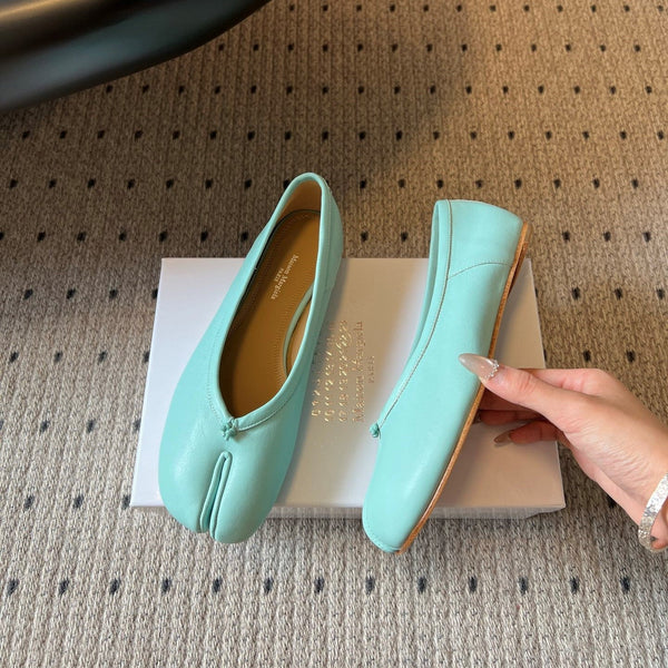 MM Tabi Shoes Flat Blue Patent Leather 828083