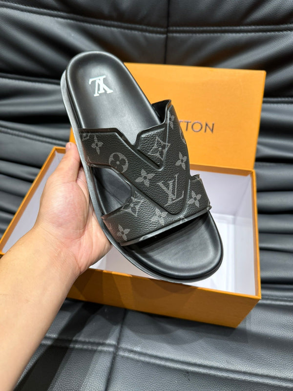 LV OASIS MULE IN BLACK MONOGRAM CALFSKIN