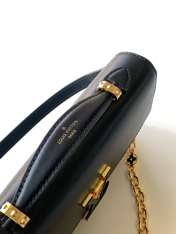Wallet On Chain Capucines handbag Black Cowhide 250406