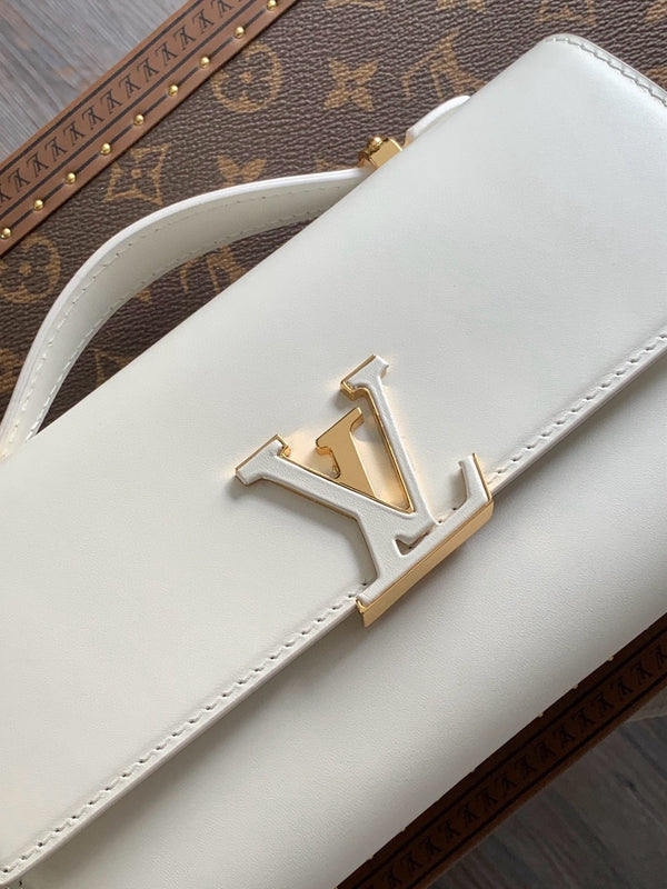 Wallet On Chain Capucines handbag White Cowhide 250408