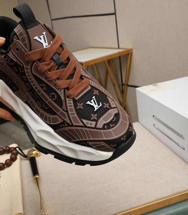LV TRAINER IN CHOCOLATE BROWN CALFSKIN AND BREATHABLE MESH