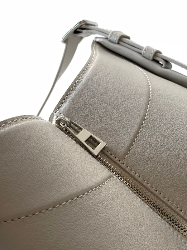 Loewe Hammock Bag 15 cm White Calfskin