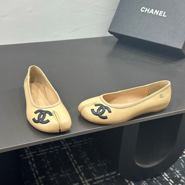 CC 26s Coco Beach Split-Toe Ballet Flats Beige Lambskin 832539