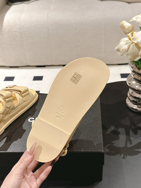 CC 25 Dad Deals Sandals Yellow Pastel Patent Leather 237589