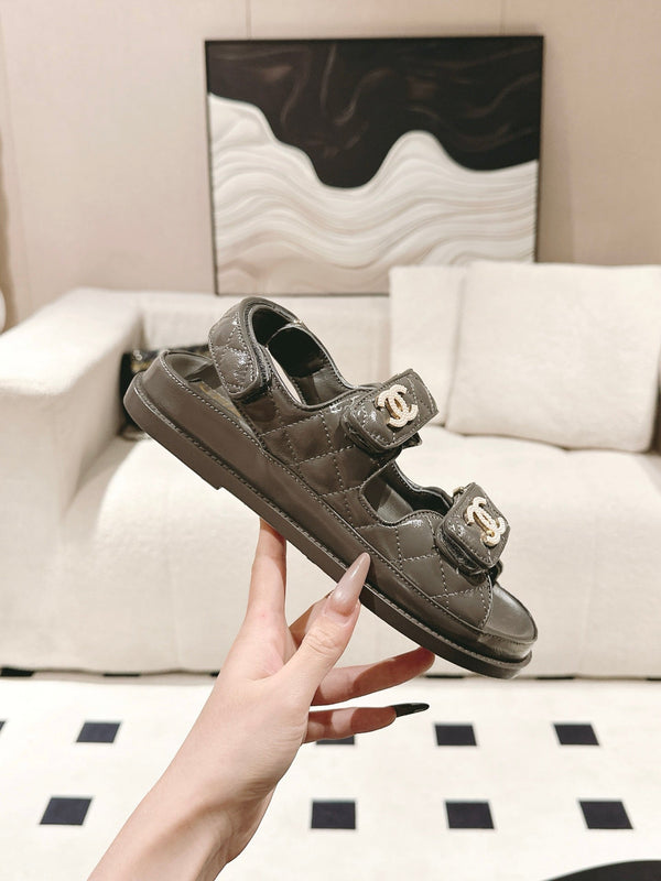 cc 25p logo with pearl sandal dark grey leather 237594
