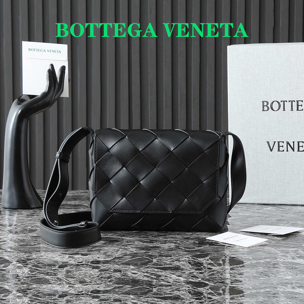 BV 25S DIAGO SHOULDER BAG 25.5 IN BLACK COWHIDE