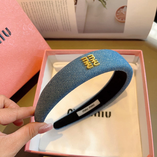 THICK HEADBAND IN AZURE BLUE DENIM GOLD LOGO 425464