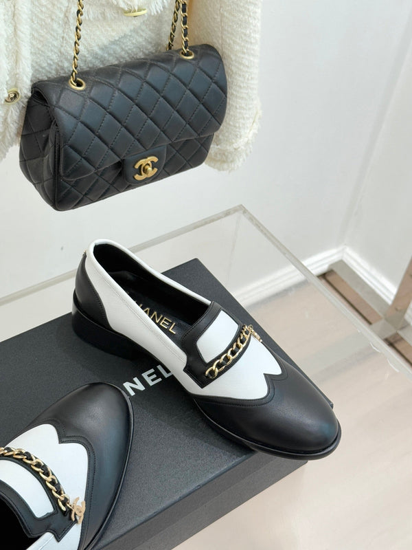 CC 25s Double C Buckle Loafers Black White Calfskin 557705