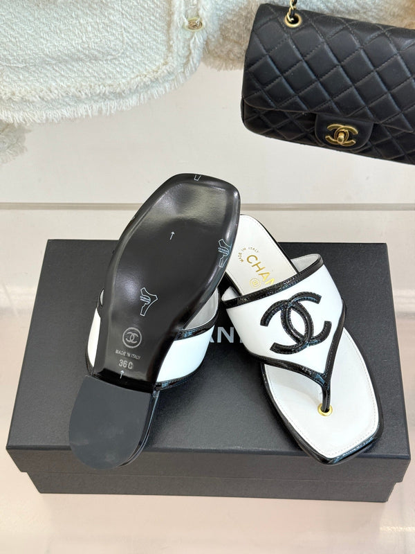 CC 26s Thong Sandal Black White Lambskin Patent Leather 917803